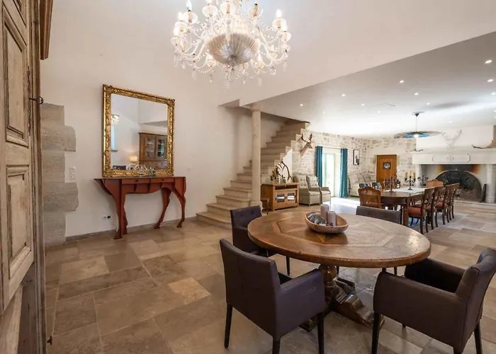 Mas Des Sylves - Piscine Interieure Chauffee - Parc De 100 Hectares Saint-Antonin