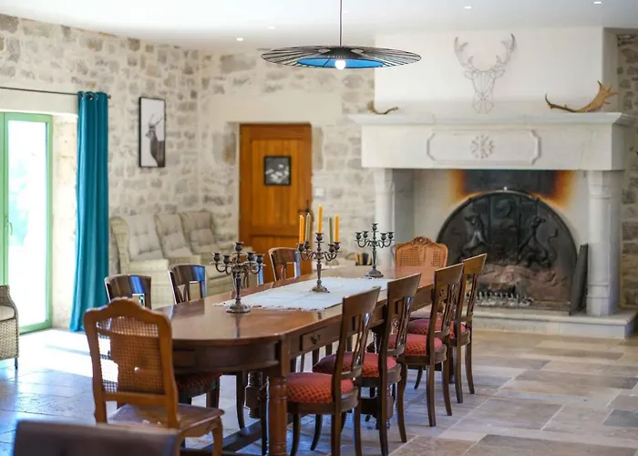 Mas Des Sylves - Piscine Interieure Chauffee - Parc De 100 Hectares * Saint-Antonin