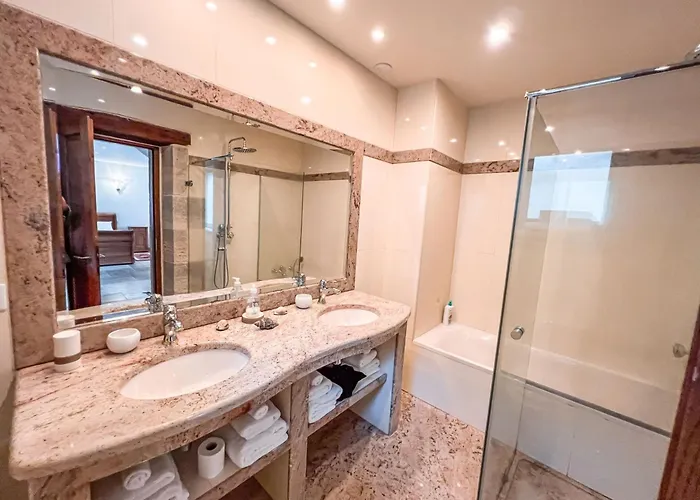 Landhaus Mas Des Sylves - Piscine Interieure Chauffee - Parc De 100 Hectares *