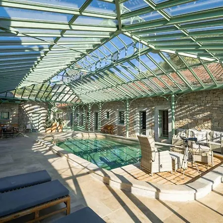 Mas Des Sylves - Piscine Interieure Chauffee - Parc De 100 Hectares *