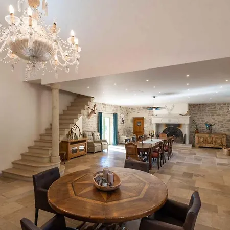 Venkovský dům Mas Des Sylves - Piscine Interieure Chauffee - Parc De 100 Hectares Saint-Antonin