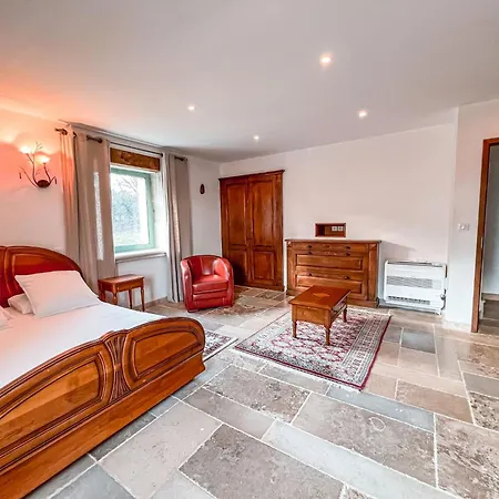 Летний дом Mas Des Sylves - Piscine Interieure Chauffee - Parc De 100 Hectares *